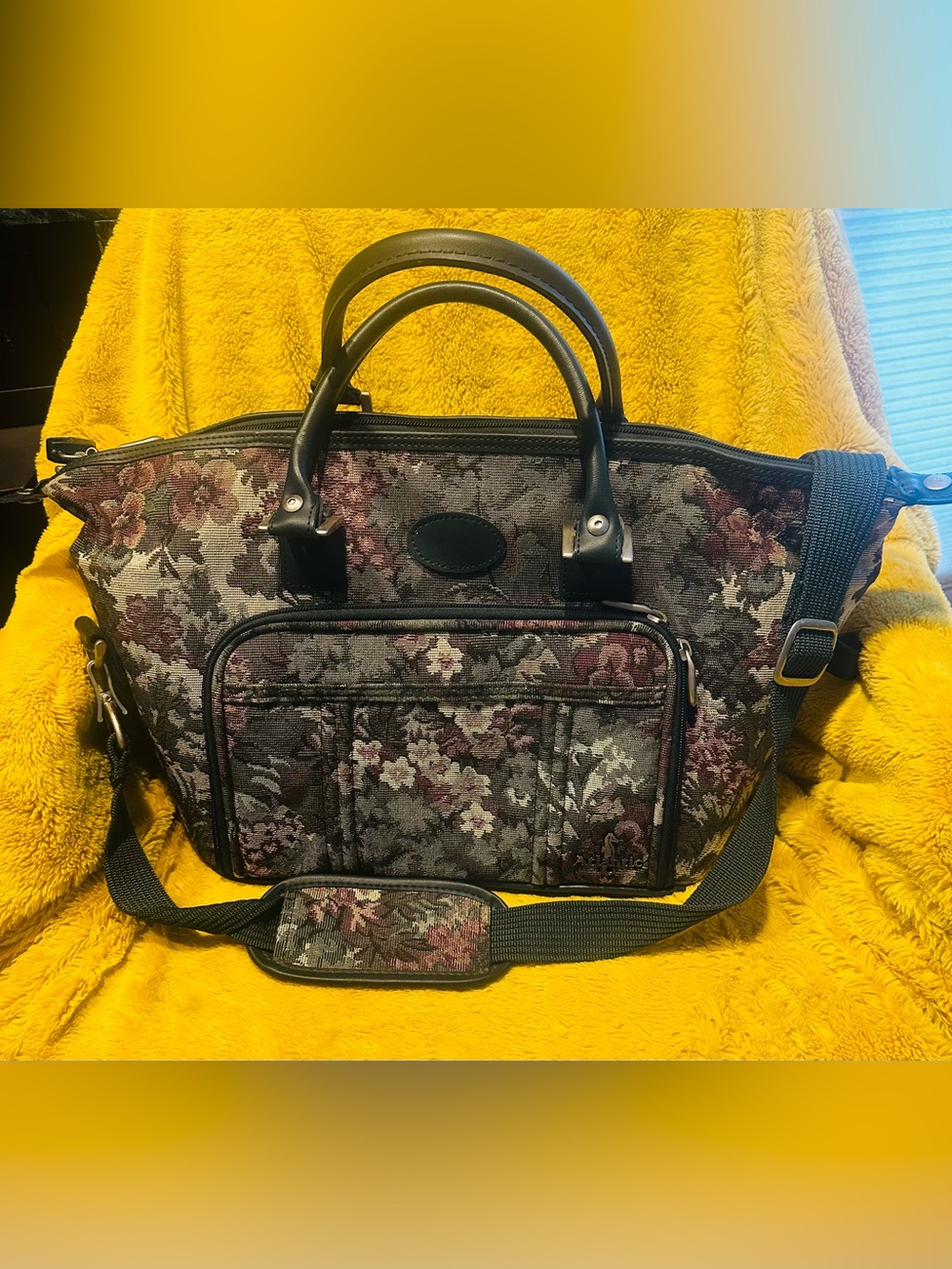 VINTAGE ATLANTIC Large Tapestry Overnight Floral Mary Poppins Carpet Bag Luggage